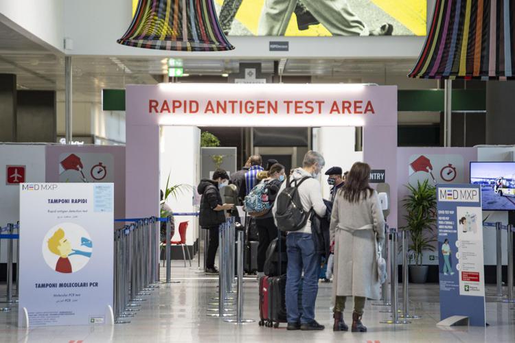 Covid, a Malpensa tamponi per chi arriva dalla Cina