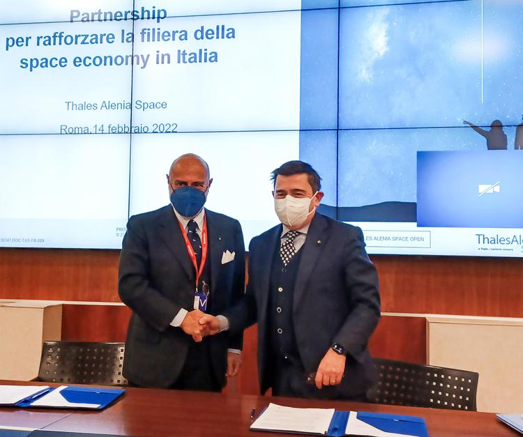 da sinistr e a, l'ad di Rina, Ugo  Salerno, e l'ad di Thales Alenia Space, Massimo C. Comparini  (Foto Ufficio Stampa Thales Alenia Space) 