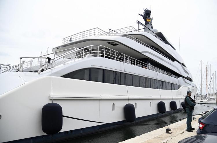 Un mega yacht russo sequestrato