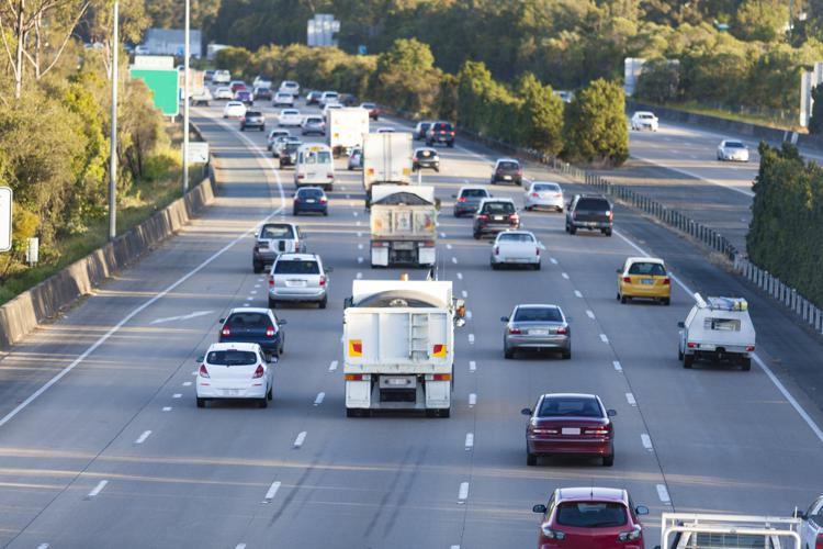 Auto, cosa sono gli e-fuel: come si producono, quanto costano