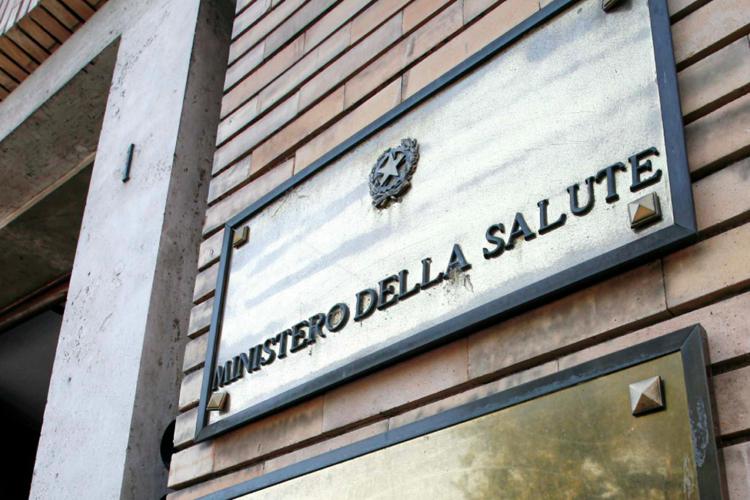 Ministero Salute diffida vendita integratori e simili in polvere da sniffare