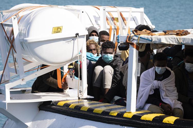 Migranti, Ue verso nuove regole per ong: 