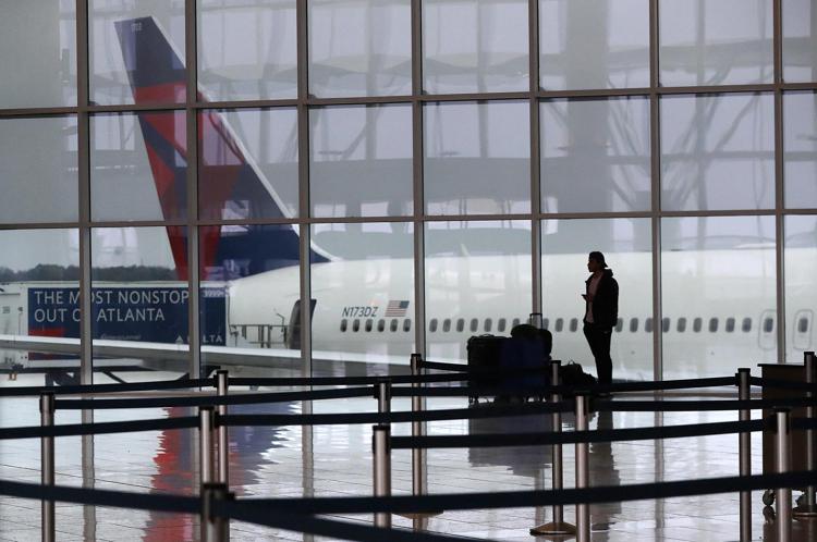Un aereo a terra