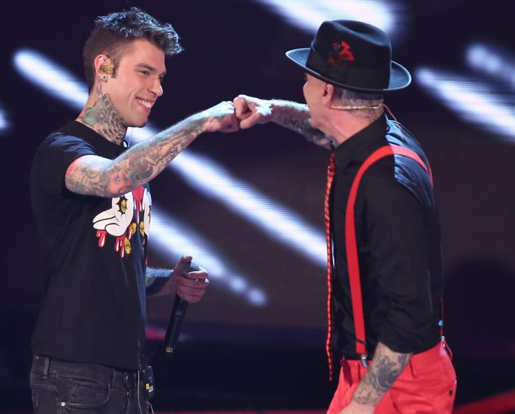 Sanremo 2023, spoilerati i duetti: Fedez-Articolo 31 e Cuccarini-Olly