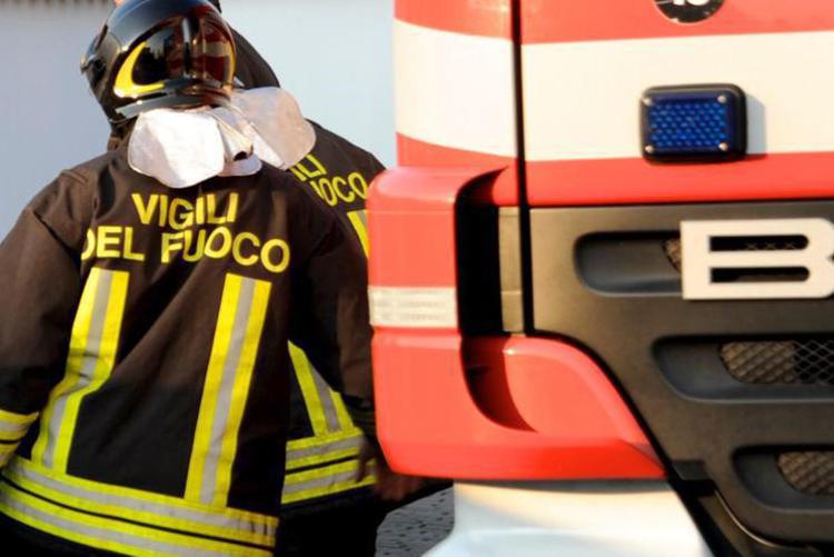 Taranto, incendio in appartamento all'ultimo piano: muore anziana