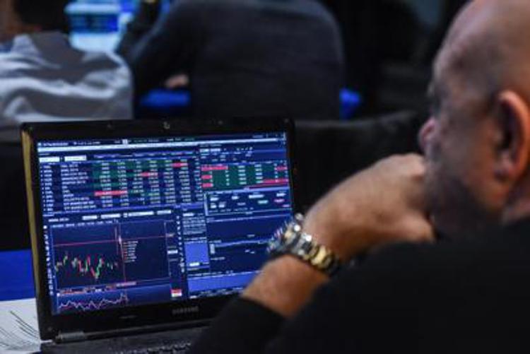 Borsa Milano oggi, ancora tensioni sui mercati: Piazza Affari non si rialza