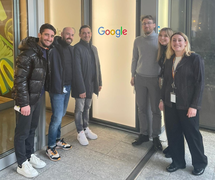 In foto: a sinistra il Team Musa Formazione, sulla destra il Team Google