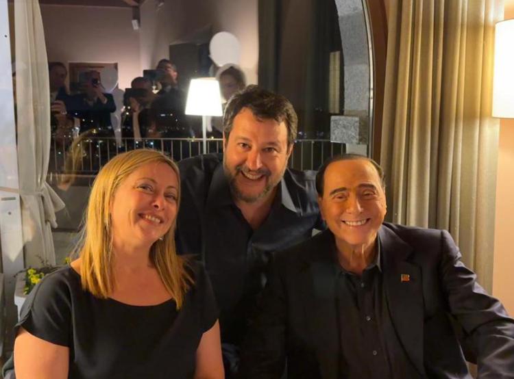 Festa a sorpresa per compleanno Salvini con Meloni e Berlusconi