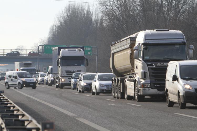 Auto, accordo 2035: e-fuel e biocarburanti, cosa dice l'Italia