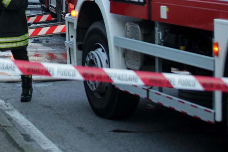 Scontro tra due auto nel barese, morta una donna