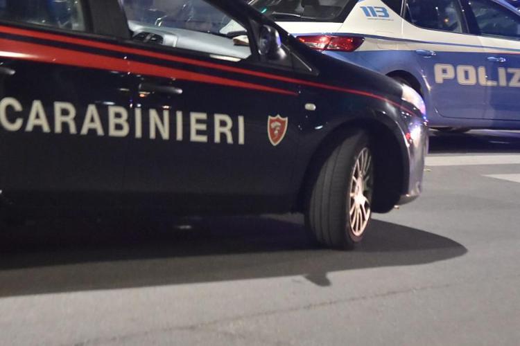 Auto di carabinieri e polizia - (Fotogramma)