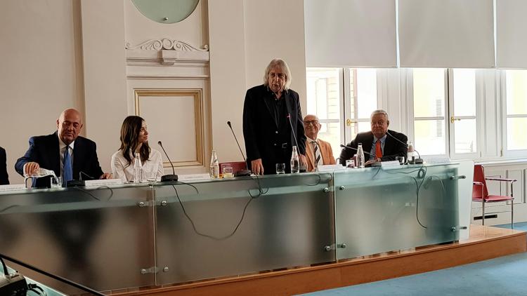 Enrico Vanzina durante la conferenza stampa di Conero Film Festival