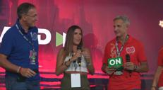 Arianna Ortelli, ceo e co-founder di Novis Games, tra Francesco Boccia, fondatore  di Digithon e Sergio Fontana, presidente di Confindustria Bari-Bat, che hanno consegnato il premio