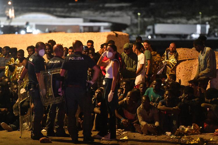 Migranti sull'isola di Lampedusa - Afp