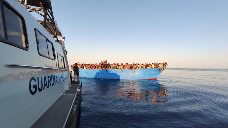 Un soccorso di migranti della Gdf