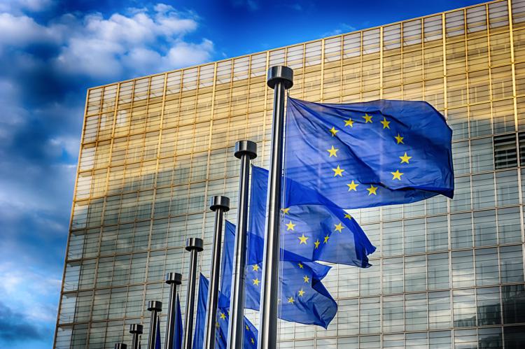 Bandiere della Commissione Europea - (123RF)