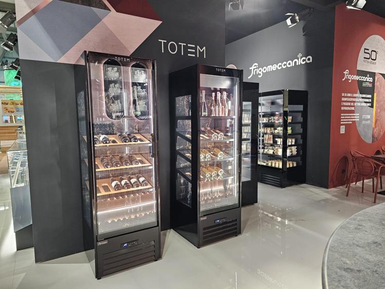 HostMilano 2023: Frigomeccanica espone Totem e Oslo