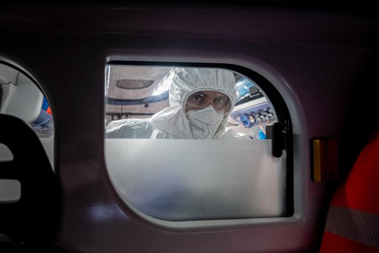 Un medico durante il Covid (Fotogramma)