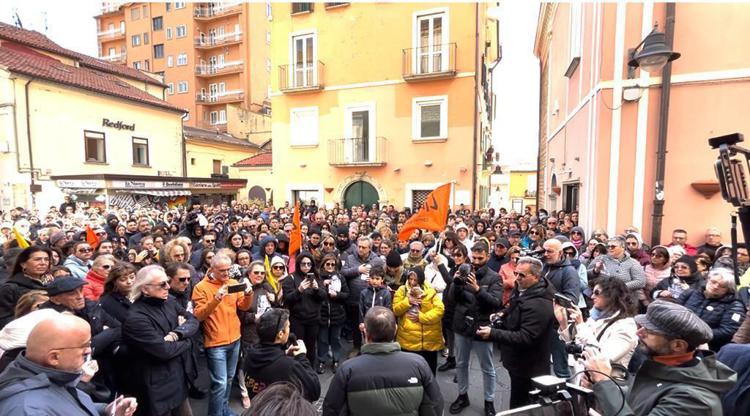 Presidio a Potenza contro riapertura della chiesa della Santissima Trinità (Foto Adnkronos)