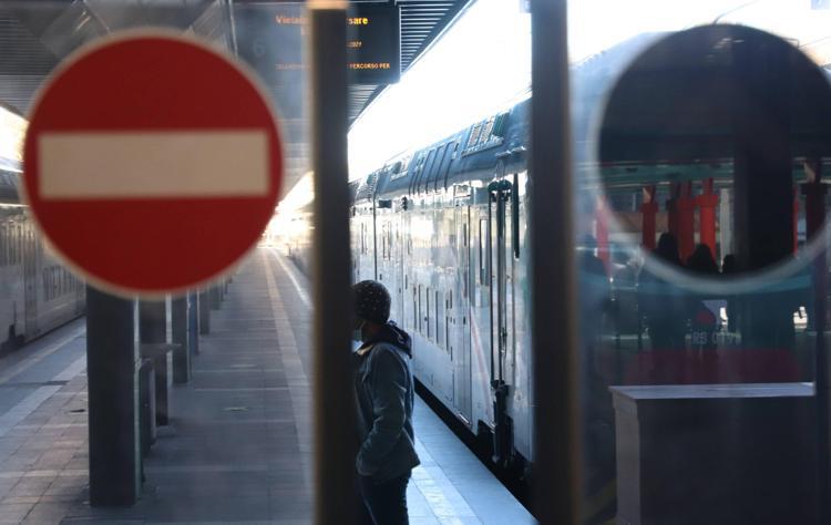 Treno in banchina - Fotogramma