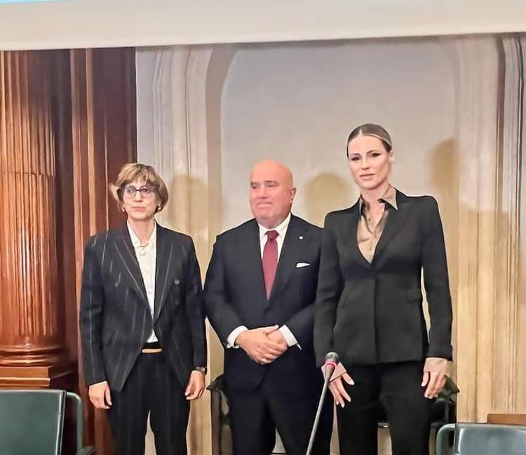 Giulia Bongiorno, Rosario De Luca e Michelle Hunziker alla firma del protocollo 
