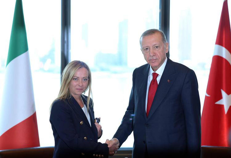 Giorgia Meloni e Recep Tayyip Erdoğan in un precedente incontro  - Fotogramma /Ipa