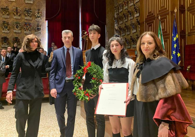 La consegna della laurea alla memoria ai familiari di Giulia Cecchettin. Foto Adnkronos
