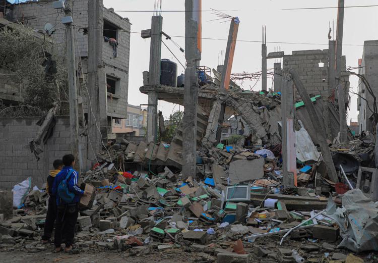 Bambini tra le macerie a Gaza - Fotogramma /Ipa