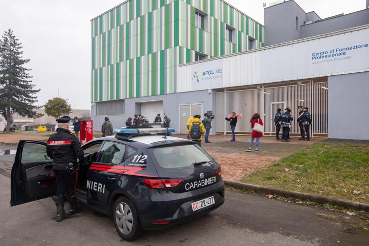 La scuola di Pieve Emanuele, Milano, dove è stato accoltellato un 15enne - Fotogramma