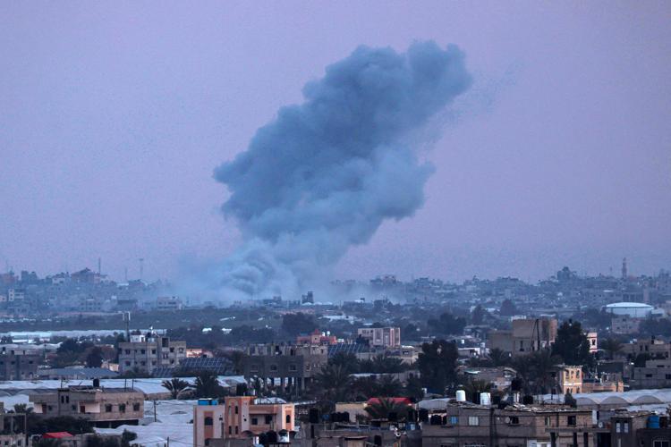 Bombardamenti nella Striscia (Afp)