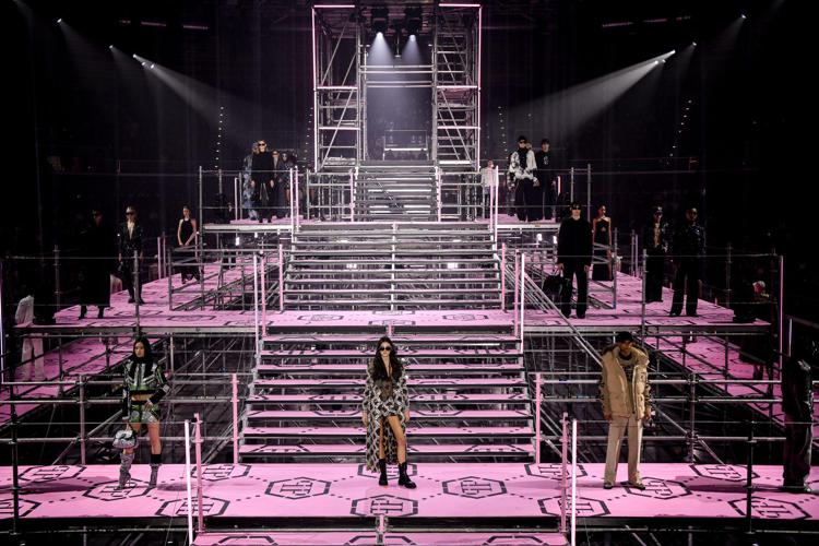 Il finale della sfilata Philipp Plein fw 2024-25