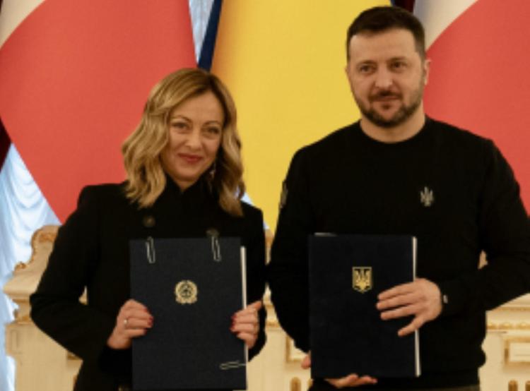 Giorgia Meloni con Volodymyr Zelensky