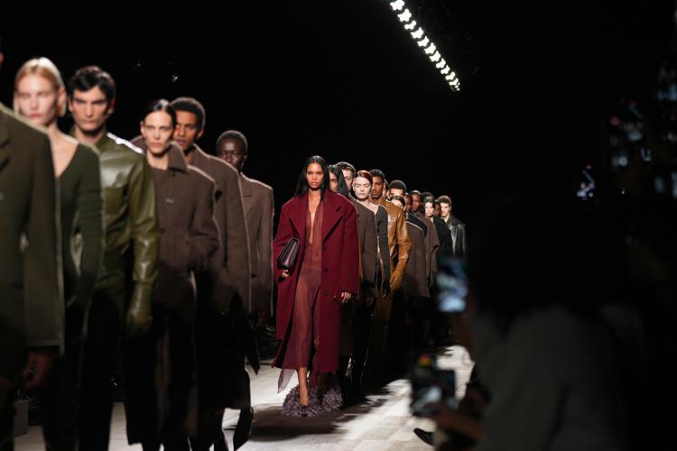 La parata finale della sfilata Ferragamo fw 2024/25 (Ipa-Fotogramma)