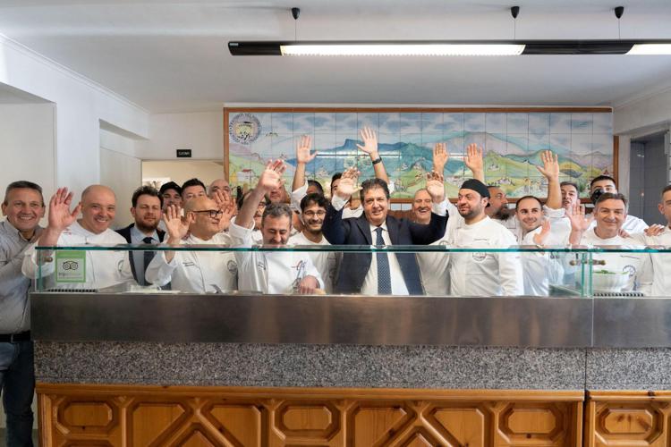 Con PizzAcademy riparte da Tramonti l'arte della pizza doc