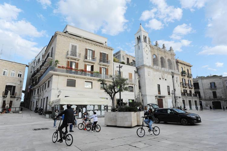 Bari, scorcio della città vecchia - Fotogramma