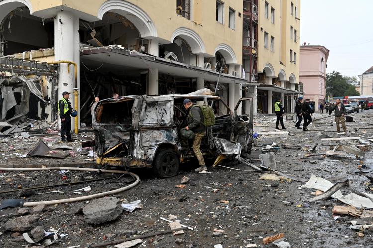 Macerie a Kharkiv in Ucraina - (Afp)