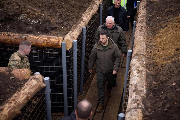 Zelensky in visita al comando militare - Fotogramma /Ipa