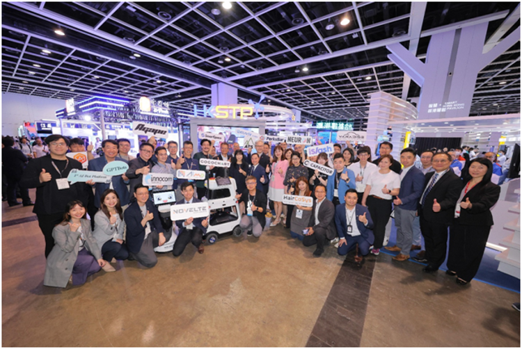 Paul Chan, the Financial Secretary of HKSAR, Lillian Cheong, Under Secretary for Innovation, Technology and Industry of HKSAR, accompanied by Ir Dr HL Yiu, Chief Corporate Development Officer of HKSTP, visited HKSTP’s booth at InnoEX to experience the latest local R&D achievements.