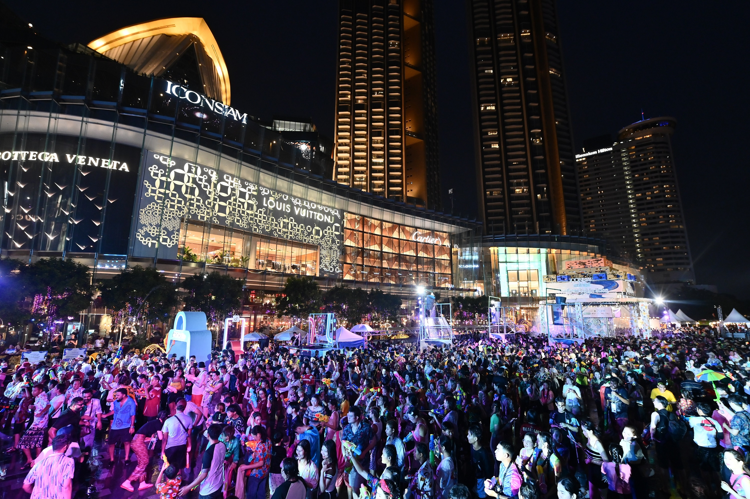 ICONSIAM's 'THAICONIC SONGKRAN CELEBRATION' Achieves Sensational Success as Tourists from All Over the World Join in the Unforgettable Water Splashing and Cultural Festivities