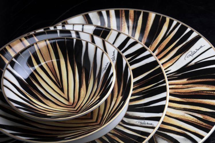 Parte della collezione Ray of Gold di Roberto Cavalli Home