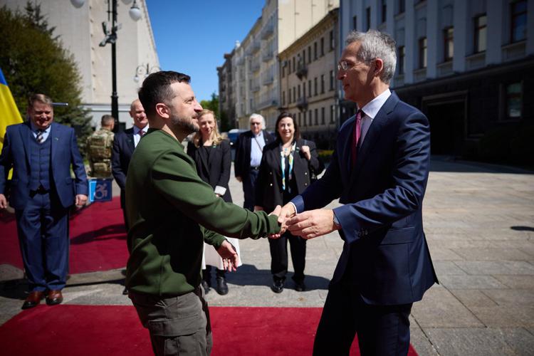 Zelensky accoglie Stoltenberg a Kiev - Fotogramma