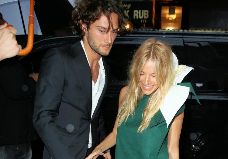 Sienna Miller e Oli Green arrivano alla cena di Anna Wintour  - Fotogramma