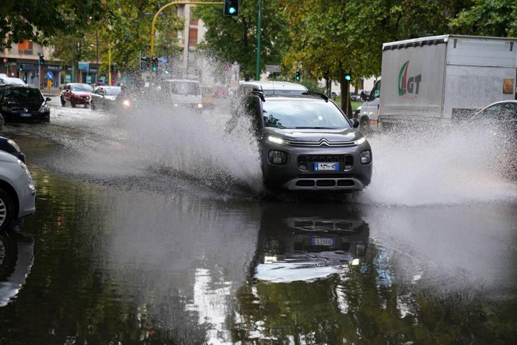 Un acquazzone in città