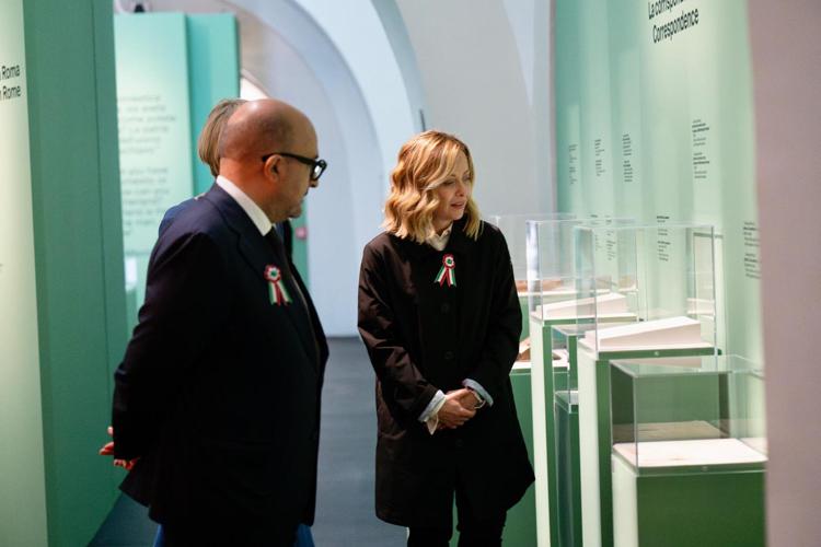 Il Ministro della Cultura, Gennaro Sangiuliano e la presidente del Consiglio Giorgia Meloni alla mostra su Mazzini 