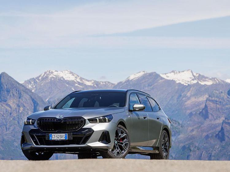 Nuova BMW Serie 5 Touring: sportiva, elegante e versatile