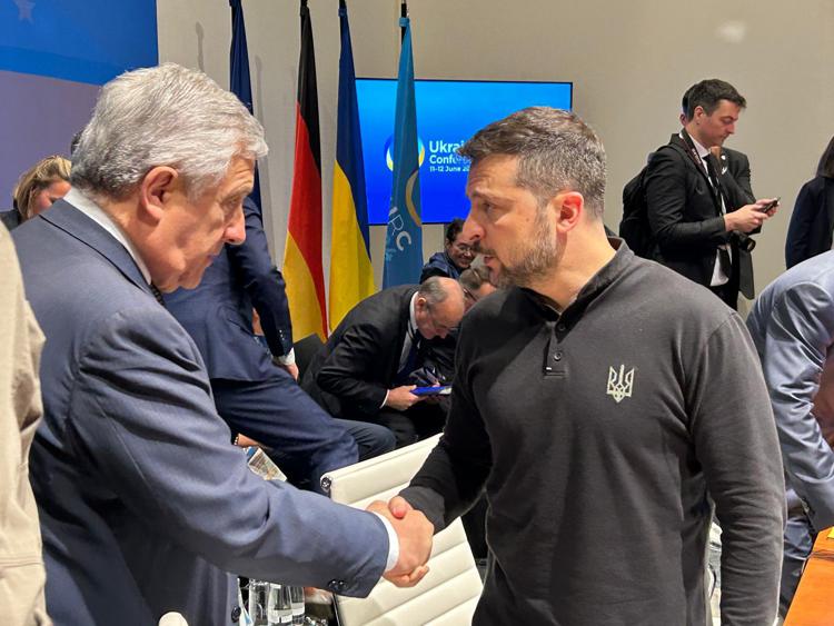 Volodymr Zelensky e Antonio Tajani