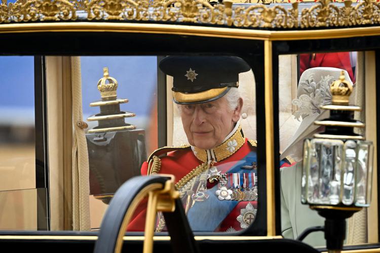 Re Carlo  durante la cerimonia Trooping the Colour  - (Afp)