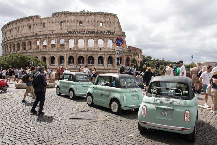 Turismo, con Towns of Italy Group alla scoperta di Roma alla guida di Fiat Topolino