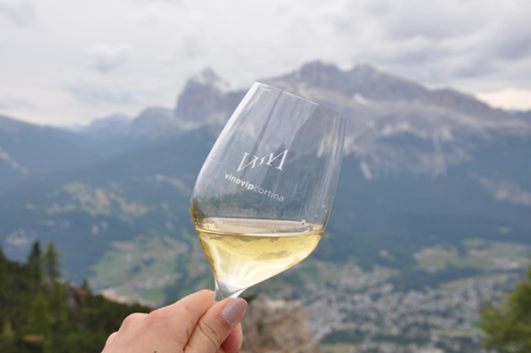 Torna VinoVip Cortina fra Talk show e wine tasting ad alta quota con 60 aziende