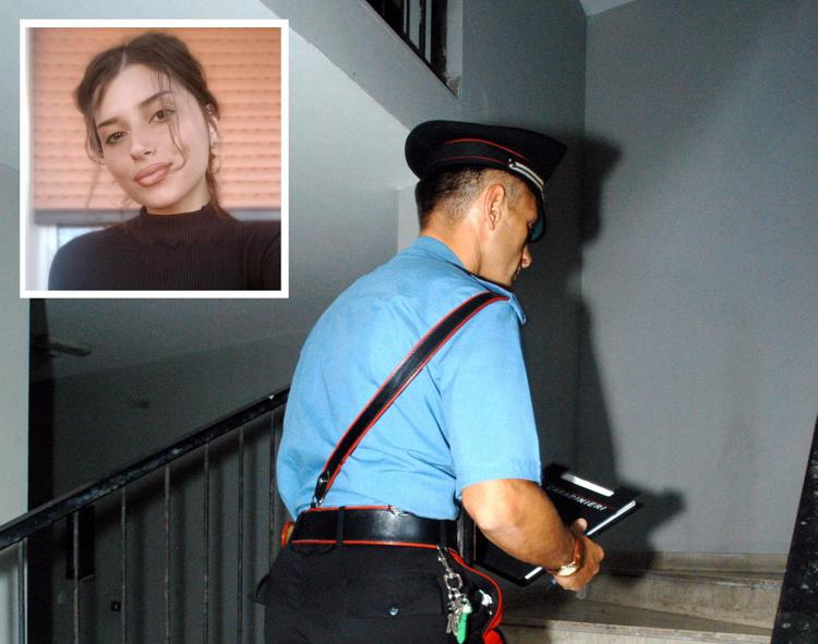 La giovane vittima Clelia Ditano e un carabiniere (Fotogramma)